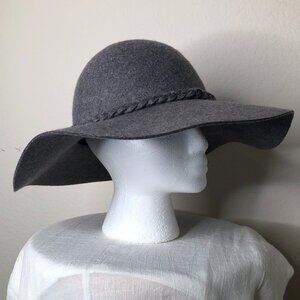 Beautiful Classic Gray Wool Brim Hat/ Pre-Owned, Excellent Condition (medium)